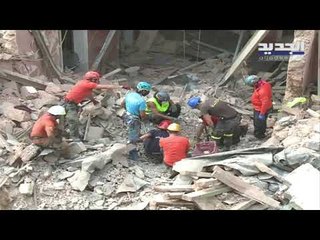 فريق من الدفاع المدني اللبناني يتابع عملية البحث في منطقة مار مخايل