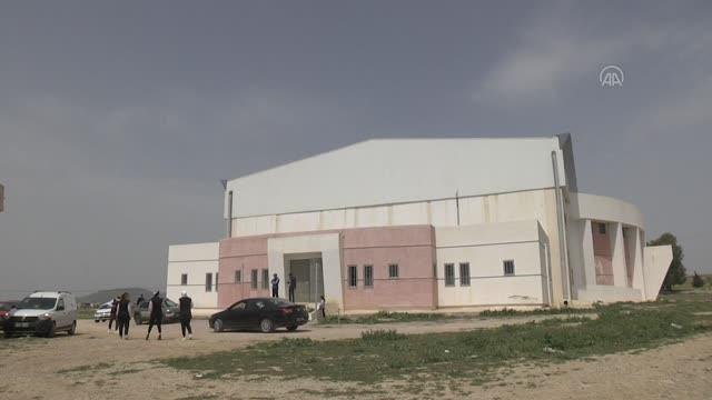 Tunuslu gönüllüler ramazanda yerel ürünlerle ihtiyaç sahiplerinin yardımına koşuyor