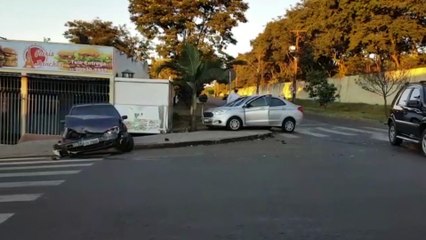 Acidente envolvendo Ford Fiesta e Ford Ka no Bairro Interlagos deixa mulher com contusão no pescoço