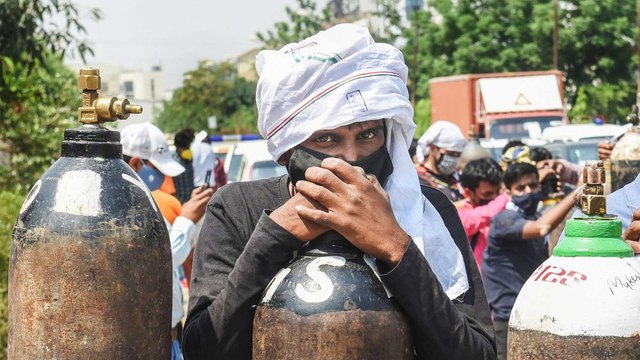 Delhi HC issues contempt notice against 5 oxygen refillers