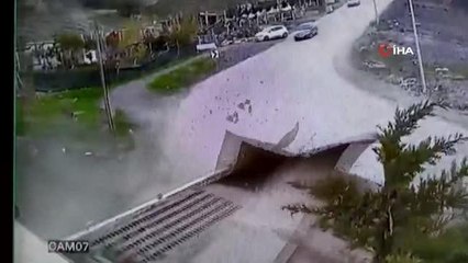 2 kilometrelik dik yokuş bu evde 11 kamyon kazasına neden oldu...Kaza anları kamerada