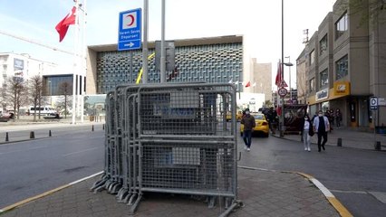 Son dakika... Taksim'de 1 Mayıs tedbirleri: Polis barikatları getirildi