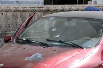 Park halindeki otomobile kurşun yağdırıp kaçtılar