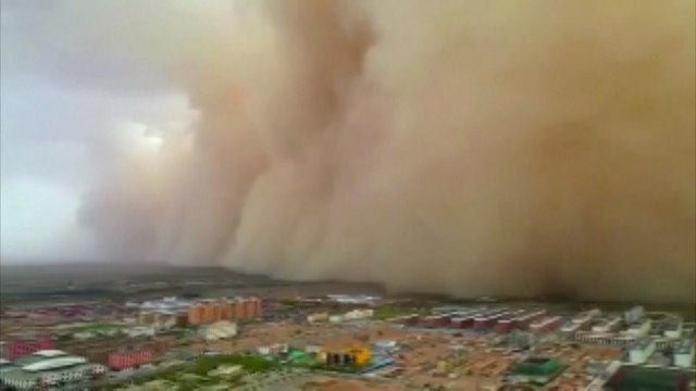 Une ville engloutie par une immense tempête de sable en Chine