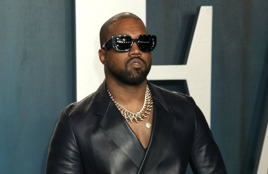 Tênis de Kanye West bate recorde ao ser arrematado por quase R$ 10 milhões em leilão