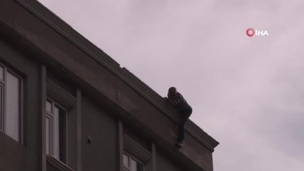 Yangında 6. kattan atlayan yaşlı adamın çatıya tamirat için çıkmış