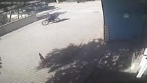 Bisikletten düşen ve üzerinden otomobil geçen çuvaldan köpek çıktı