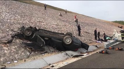 Kuzey Marmara Otoyolu'nda otomobilin devrilmesi sonucu 4 kişi öldü (2)