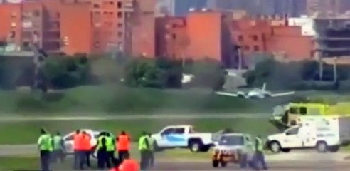 İniş takımları arızalanan uçak böyle indi