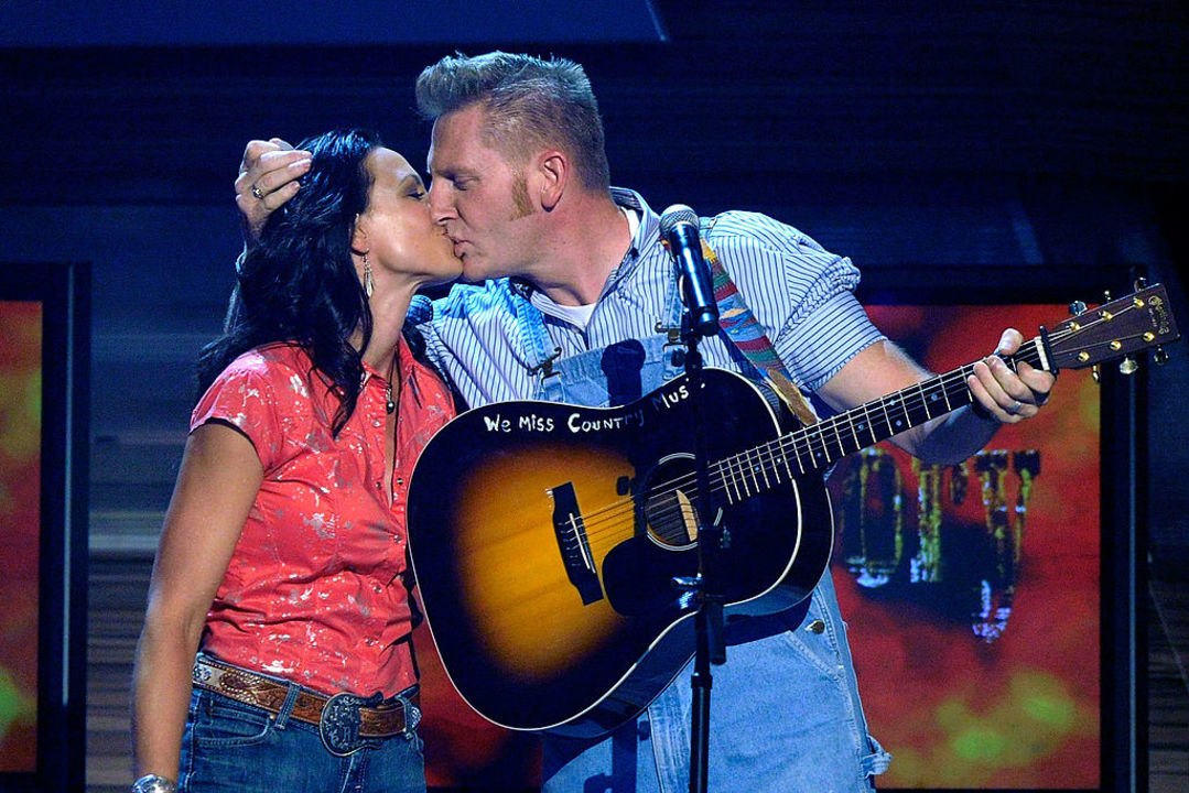 Dolly Parton Joins Rory Feek on Touching Tribute Song to Late Wife, Joey Feek, "One Angel"