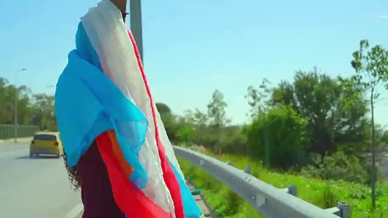 Mioley_-BRILLé__video_clip_by_(_La_verdure_de_l'Est_Cameroun_)(360p)