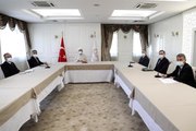 Diyanet İşleri Başkanı Erbaş, müftü ve müftü yardımcılarıyla çevrim içi toplantı yaptı