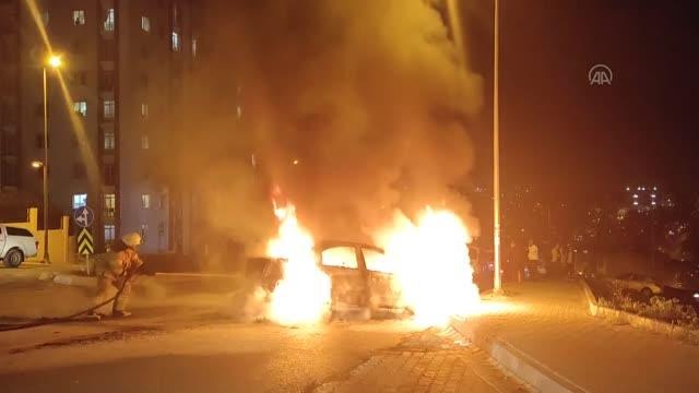 Son dakika haber! Esenyurt'ta seyir halindeki otomobilde çıkan yangın söndürüldü