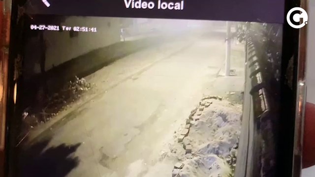 Câmera de pizzaria flagra mulher em rua que bebê foi abandonada em Vila Velha