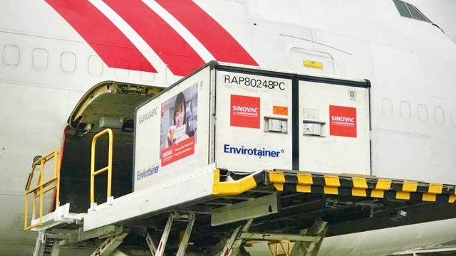 Llegaron a Colombia un millón de dosis de vacuna anticovid de Sinovac