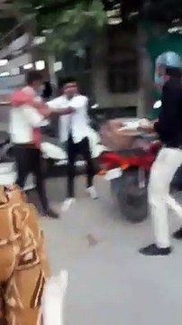 जंग के मैदान में तब्दील हुआ अस्पताल, जमकर चले लात-घूंसे