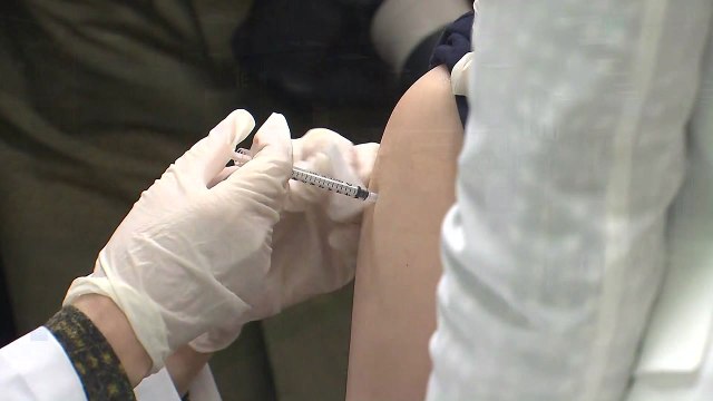 접종 완료자, 다음 달 5일부터 격리 면제... 음성·증상 없어야 / YTN