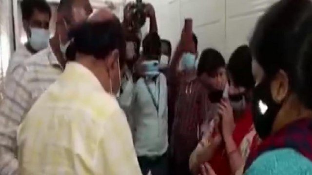 UP: CMO threatens to send relatives of patient to jail!