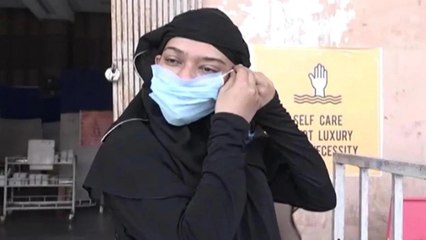 Pregnant woman nursing patients, a Hindu cremated by Siraz