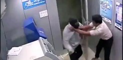 Hırsız güvenlik görevlisinin kafasına defalarca çekiçle vurdu