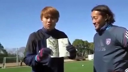 Japon futbolcudan muhteşem Tsubasa vuruşu