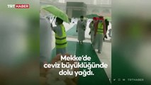 Ceviz büyüklüğündeki dolu altında Kabe'yi tavaf ettiler