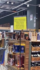 Tam kapanmada içki satışı yasağının ardından bazı zincir marketlere tabelalar koyuldu