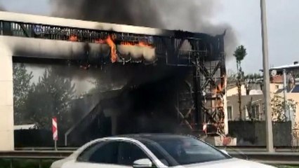 Bursa'da korku dolu anlar...Üst geçit alev alev yandı