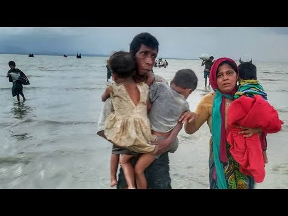 যেন সাগর থেকে উঠে অাসছে রোহিঙ্গারা |  Rohingya is coming out from the sea
