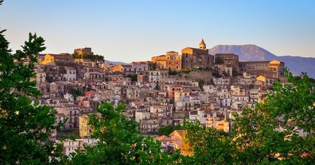 Des maisons mises en vente à un euro en Sicile, pour repeupler un village