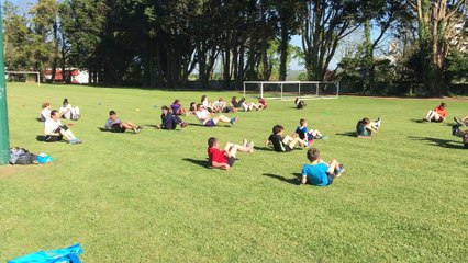Les jeunes au stade Lesteven avec le soutient du Président du club.