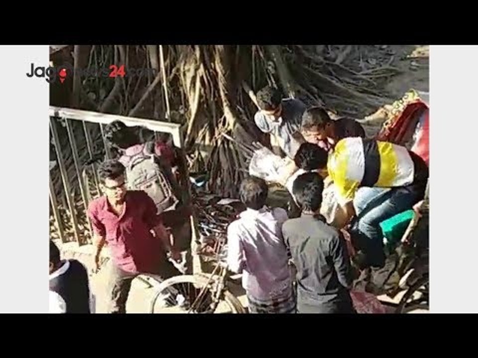 টিএসসিতে দেশীয় অস্ত্র নিয়ে ছাত্রলীগ | In TSC Chhatra League Takes Domestic Arms