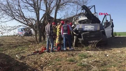 KIRIKKALE KAMYONET AĞACA ÇARPTI BABA VE KIZI YARALANDI, ANNE HAYATINI KAYBETTİ