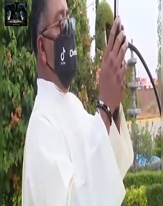 Padre Cheke, el sacerdote catolico que une la fe y la tecnologia en TikTok