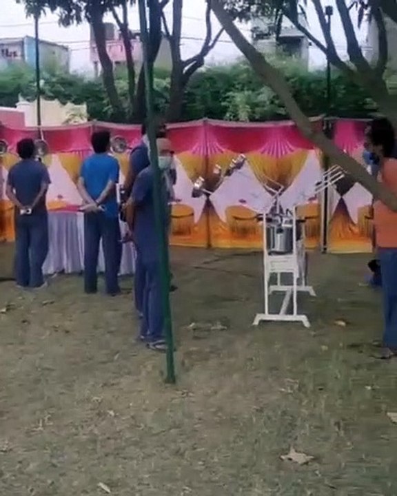 इंदौर: कबाड़ से जुगाड़ कर प्रेशर कुकर से संक्रमित मरीजों को भाप देने के लिए तैयार किया स्टीमर