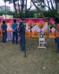 इंदौर: कबाड़ से जुगाड़ कर प्रेशर कुकर से संक्रमित मरीजों को भाप देने के लिए तैयार किया स्टीमर