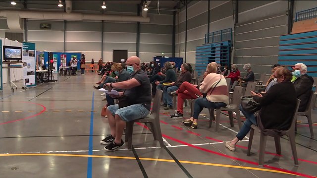 Coronavirus pandemic: France's mayors call for vaccination to be open to all