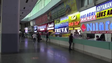 "Tam kapanma" öncesi İzmir Otogarı'nda yoğunluk yaşanıyor