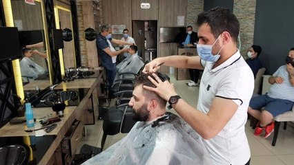 Tam kapanma öncesi berberler müşterilere yetişmekte zorlanıyor