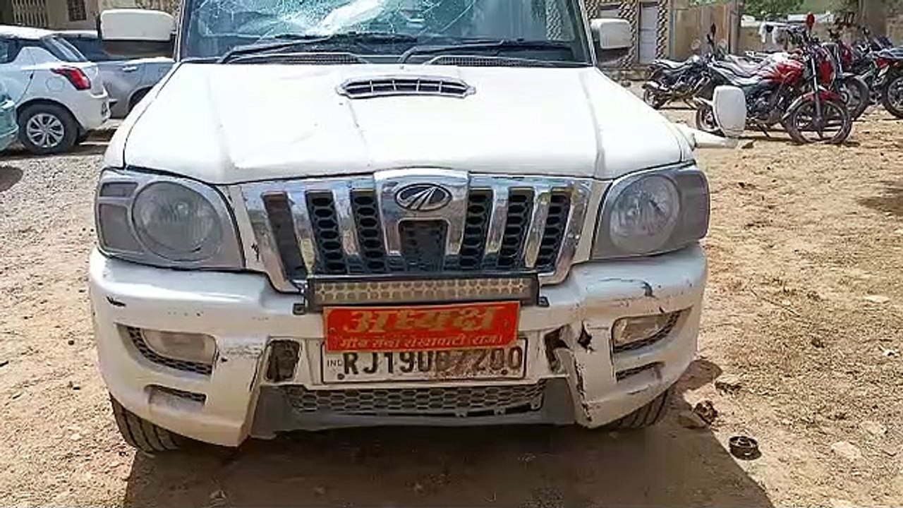 कनपटी पर बंदूक तानकर लूटे 2.20 लाख रुपए, पुलिस ने तीन को दबोचा