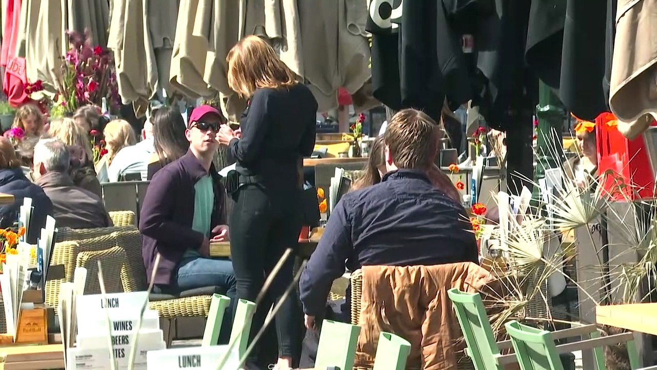 Niederländer dürfen wieder ins café: "es fühlt sich toll an"