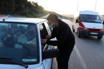 - Sürücülere, iftara beş kala ikramlık dağıttılar