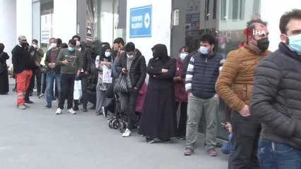 Kaymakamlıkların önünde "seyahat belgesi" kuyruğu