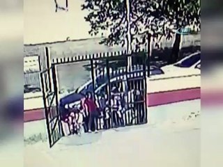 Bursa'da öğretmeni böyle darp ettiler