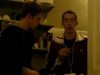 eddy et aymeric qui joue au foot américain dans l'appart