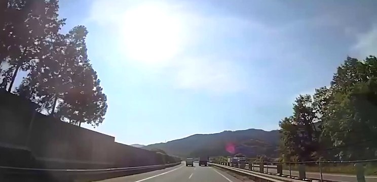 Akıllara durgunluk veren kaza kameraya böyle yansıdı