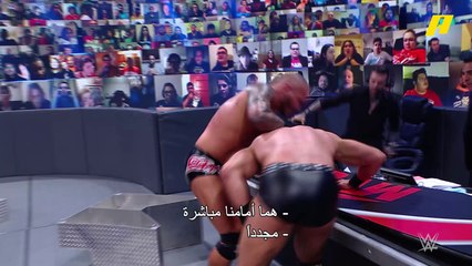 أورتن يواصل ضرب ماكنتاير ويرميه بقوة جانبا