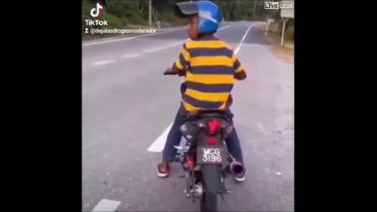 Adieu petit homme en mobylette...