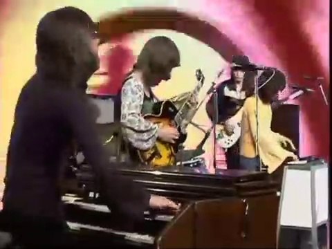 Yes - Yours Is No Disgrace (Live, 1971)