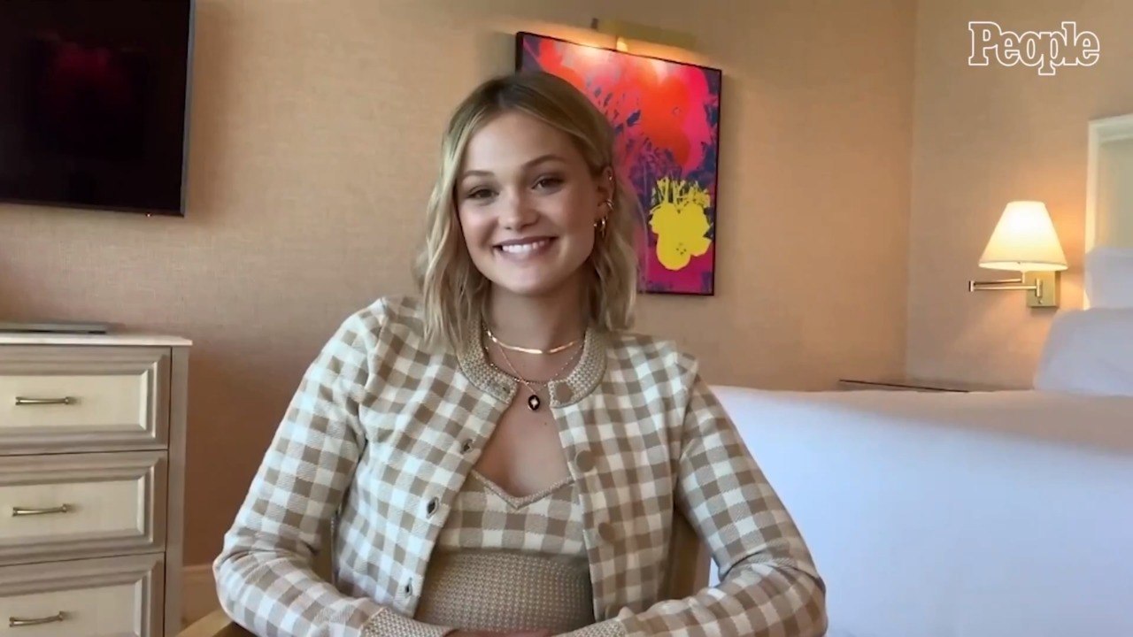 Olivia Holt Calls Jessica Biel a 'Brilliant Hum...